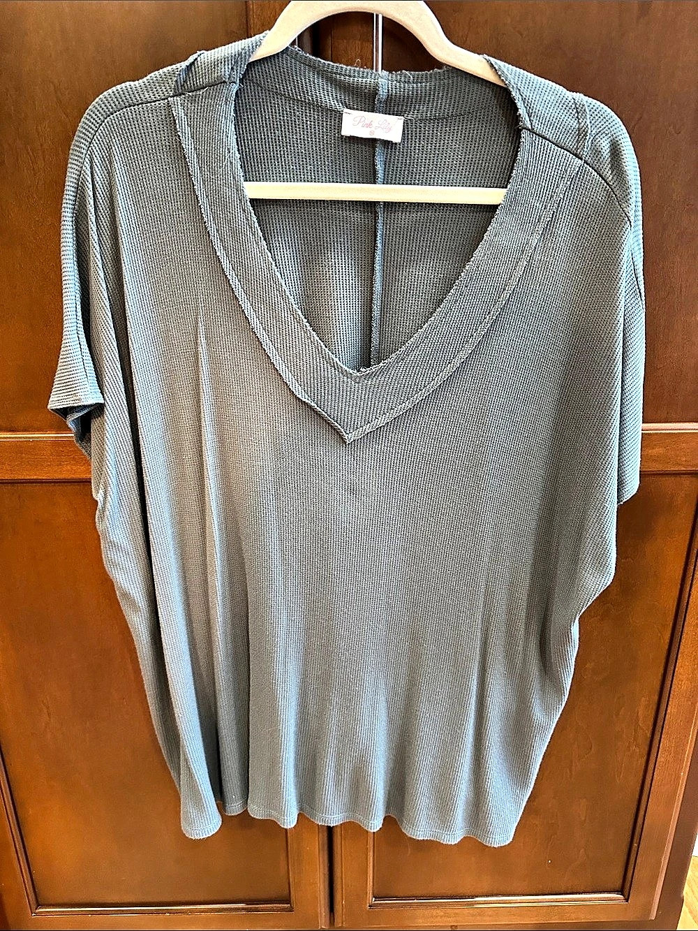 Pink Lily Short Sleeve V-Neck Top in Gray